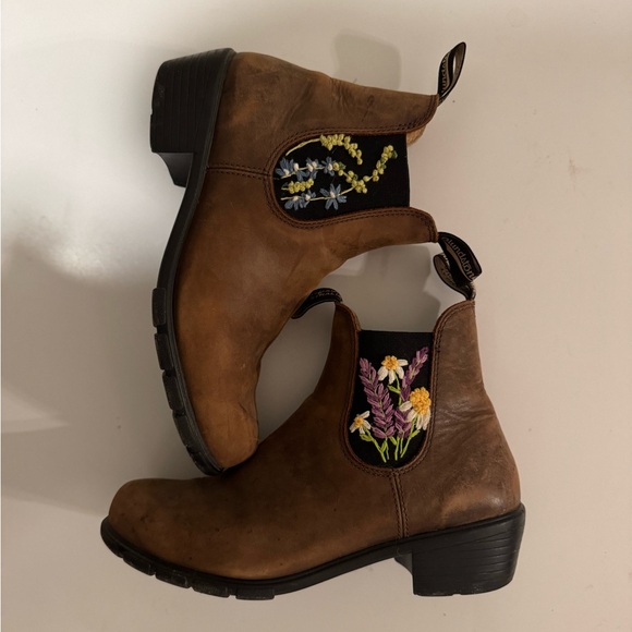 Brown Embroidered blundstone Boots